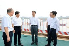 <b>胸中常系平易近生事 躬身下层做调研</b>